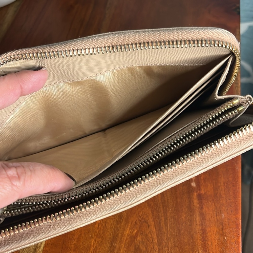 Project/rehab/fixer Prada beige Saffiano leather wallet with zipper. - Picture 13 of 16